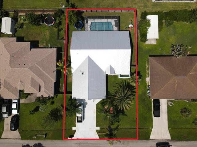 2537 SE Victory Avenue, Port St. Lucie, FL 34952