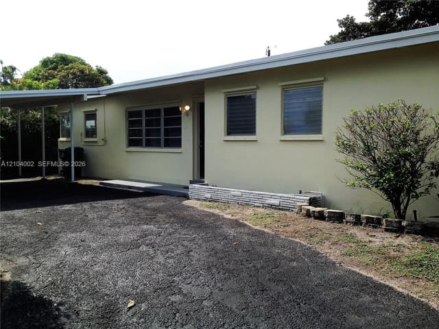 1431 NE 202nd Street, Miami, FL 33179