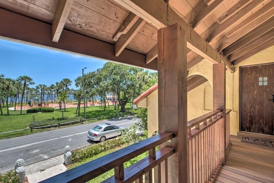 407 S LAKESIDE Drive E — photo 2