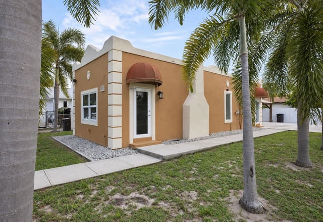 4601 GARDEN Avenue, West Palm Beach, FL 33405