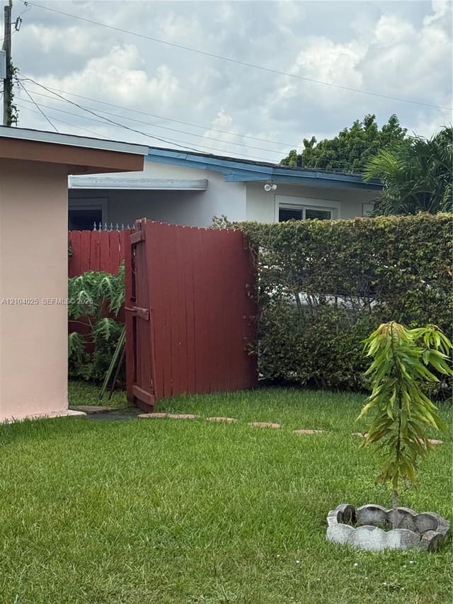 88x0 SW 18th Terrace B, Miami, FL 33165