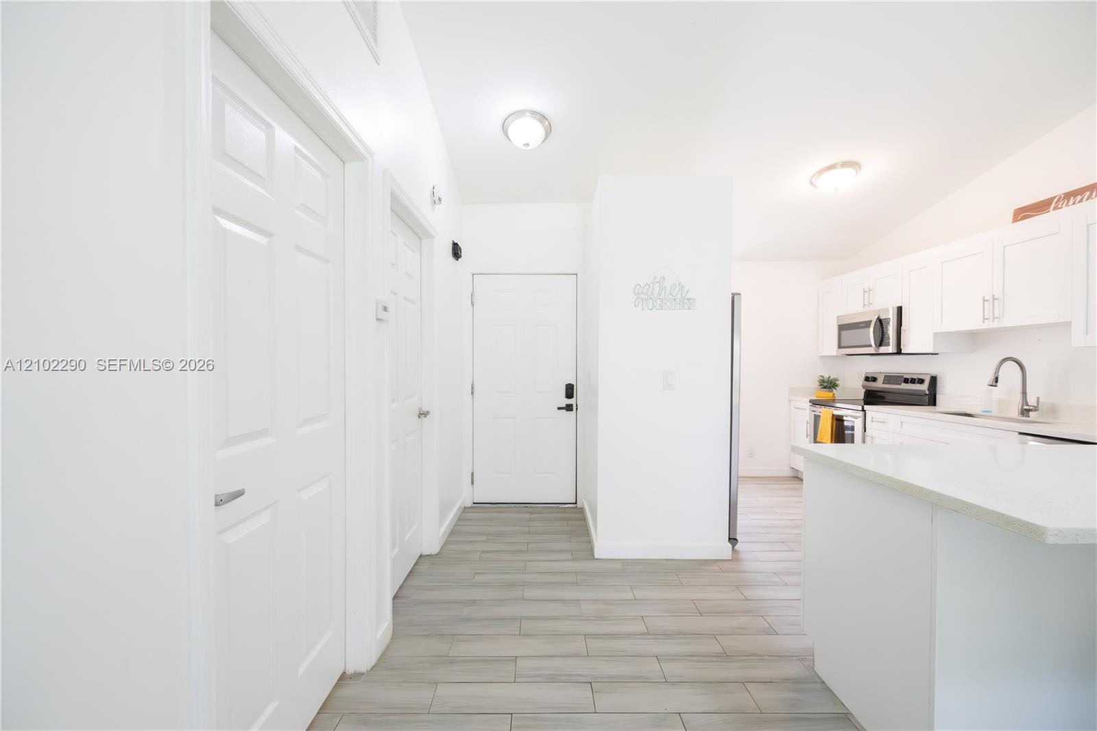 1200 Hyacinth Place 0 — photo 2
