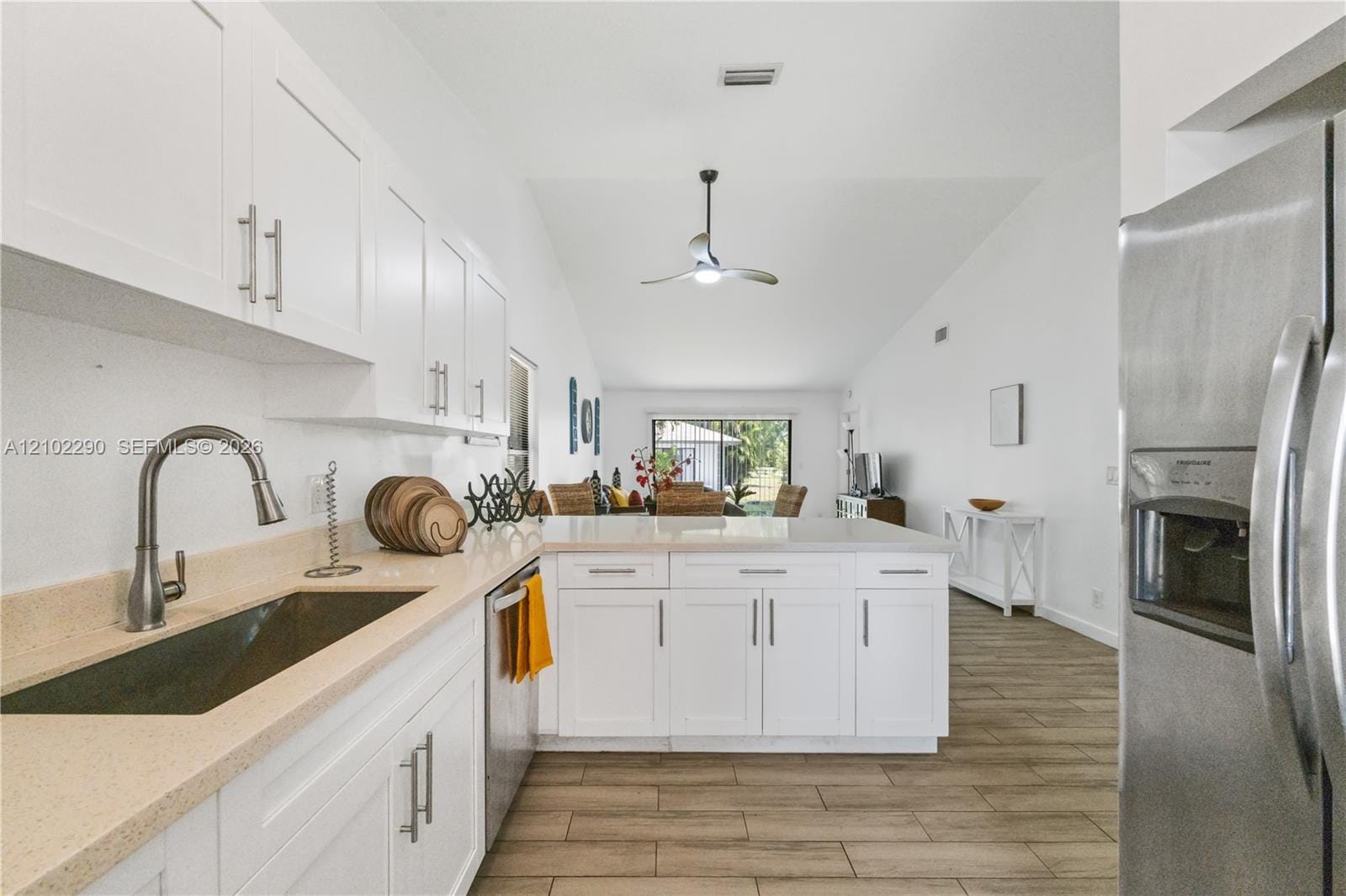 1200 Hyacinth Place 0 — photo 3