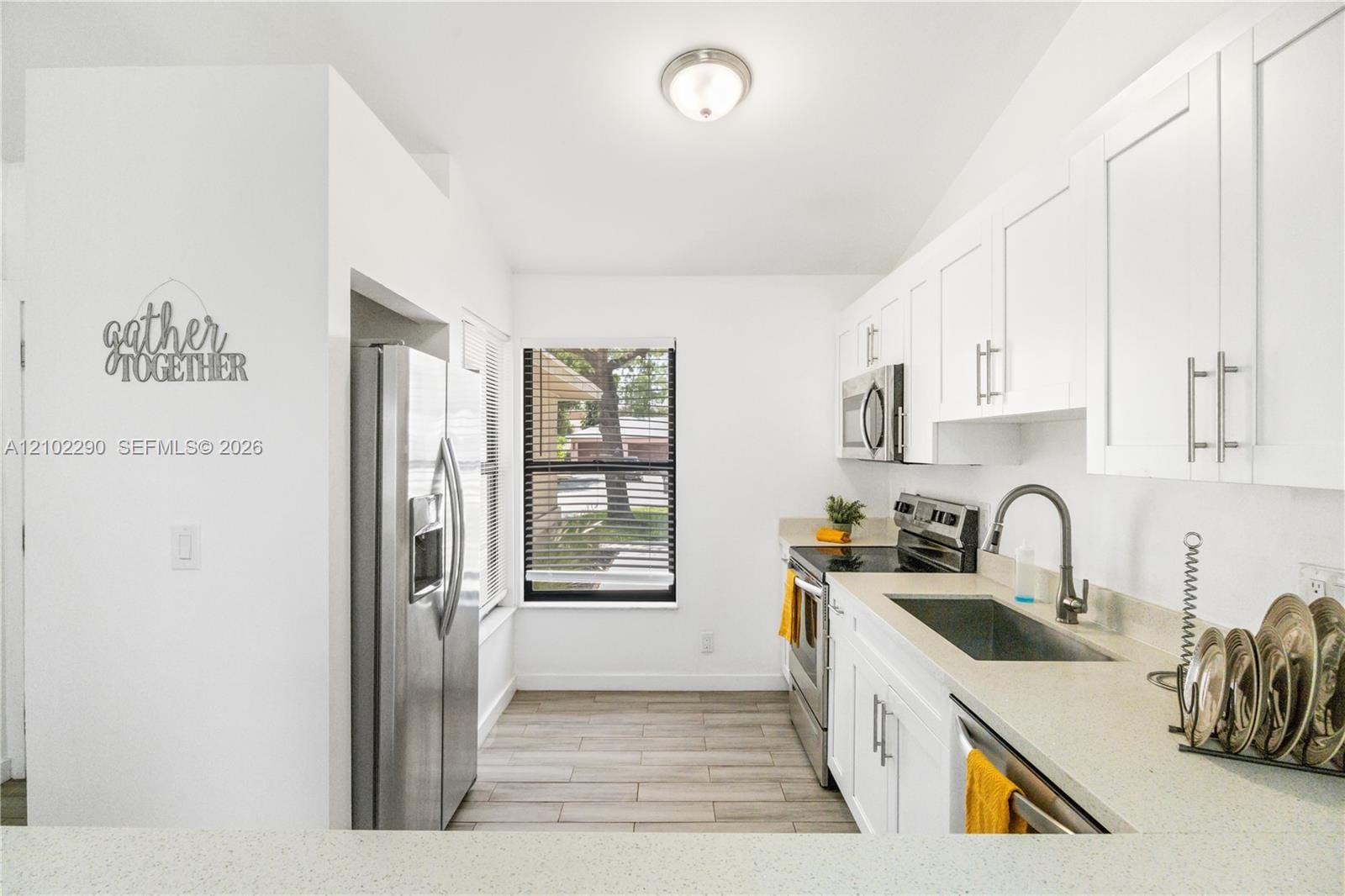 1200 Hyacinth Place 0 — photo 5
