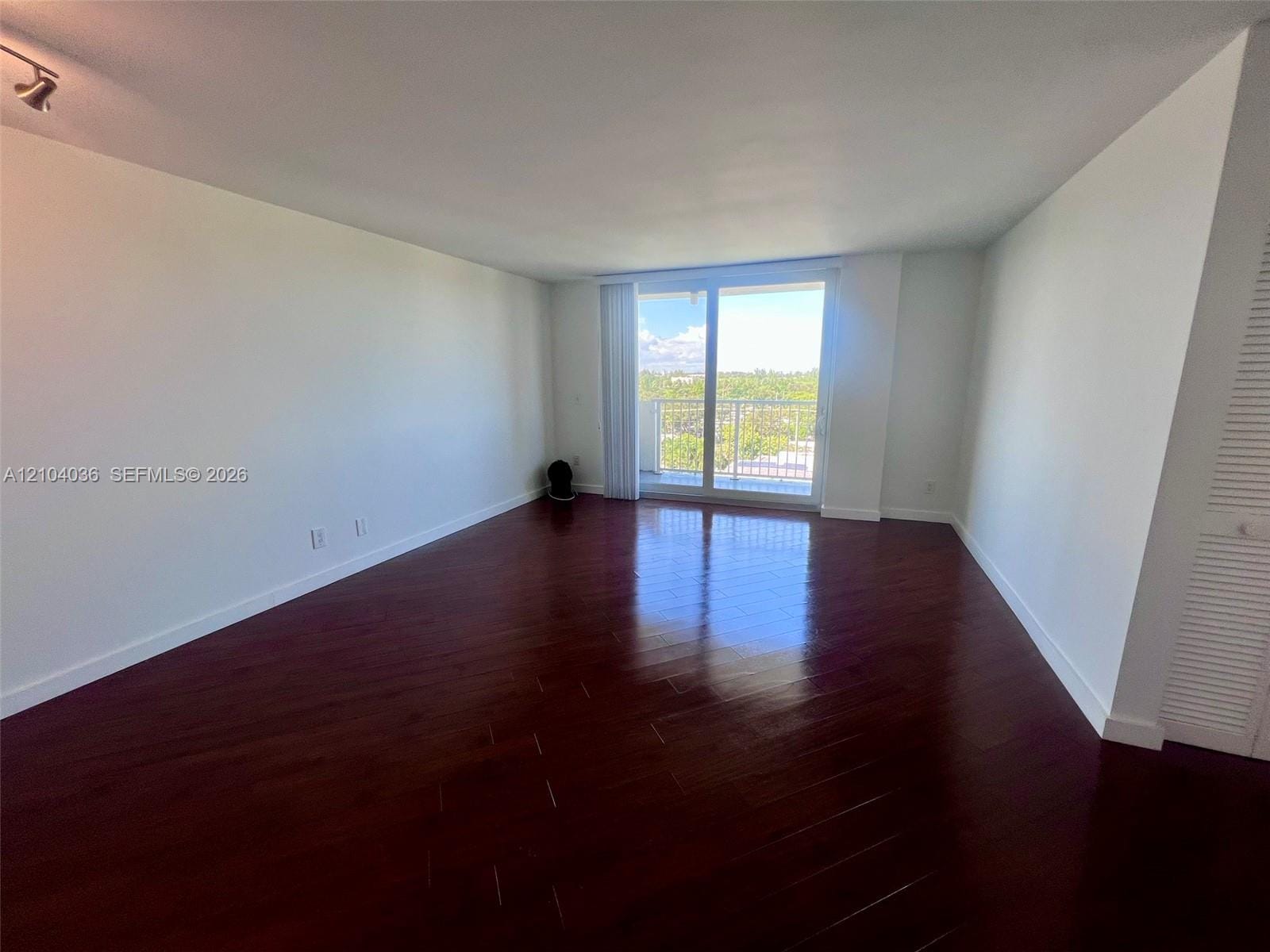 2020 NE 135th Street 810 — photo 3