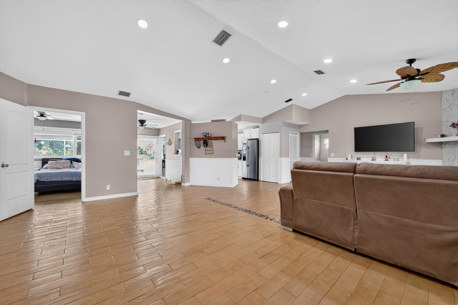 17546 PRADO Boulevard — photo 4