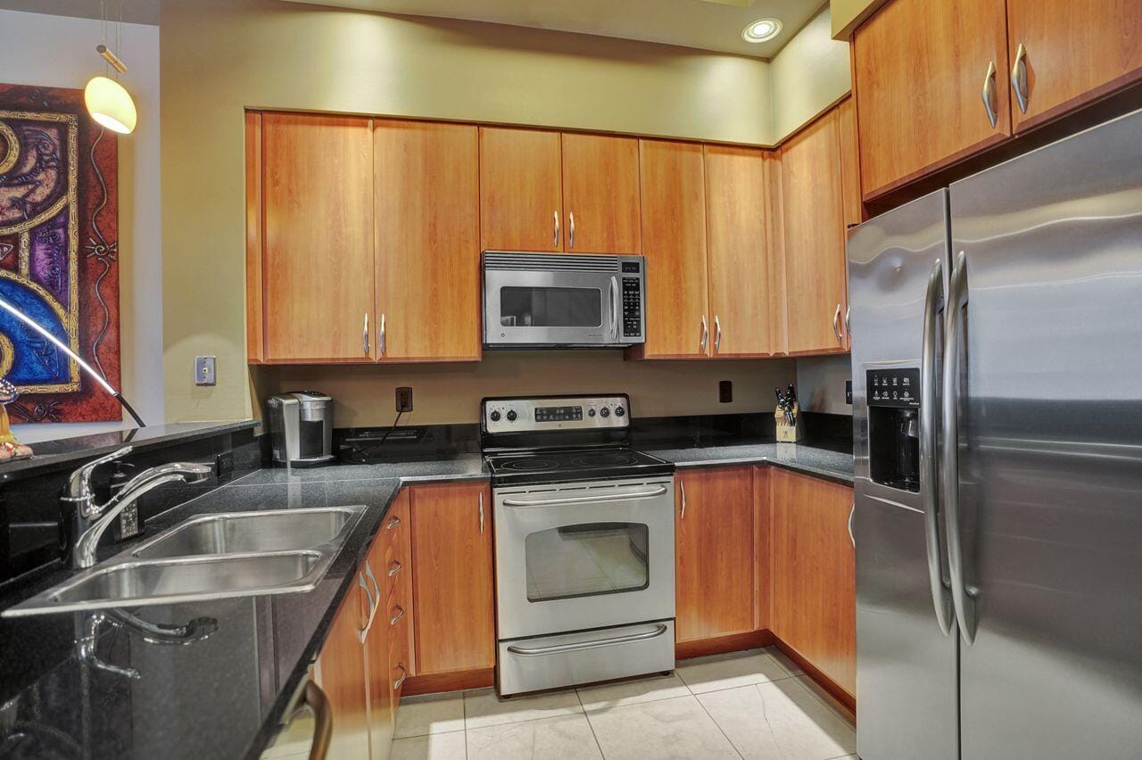801 S Olive Avenue 225 — photo 2