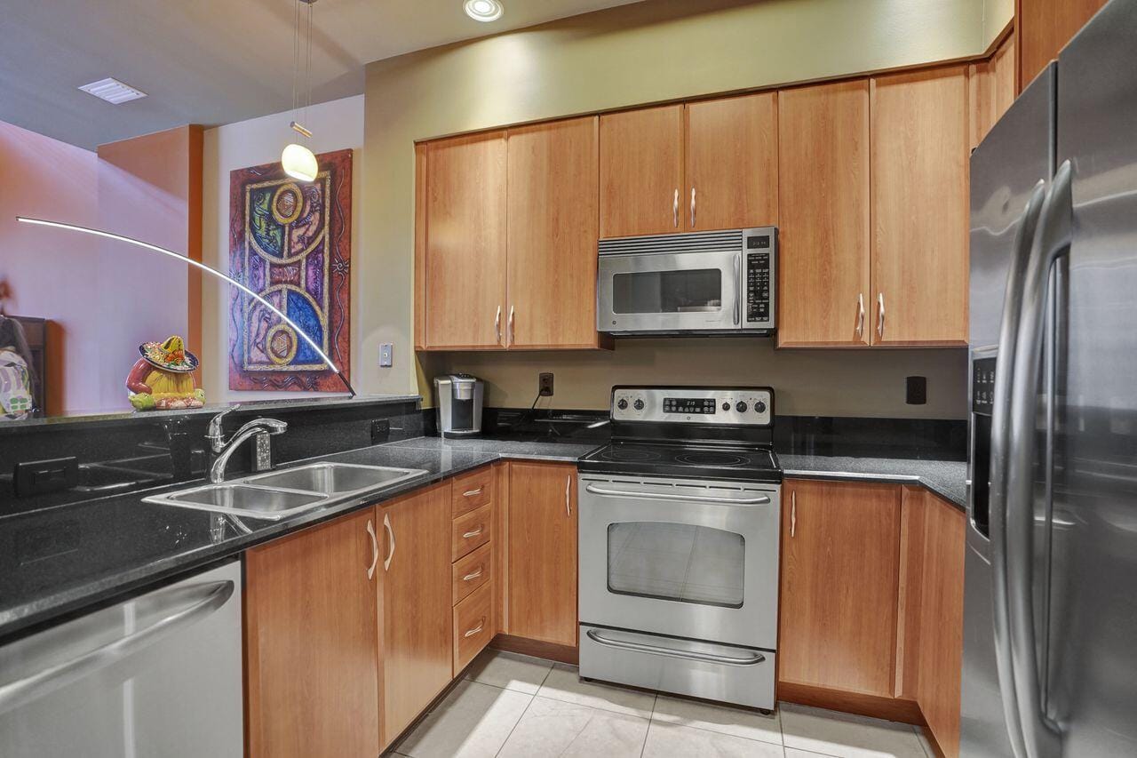 801 S Olive Avenue 225 — photo 3
