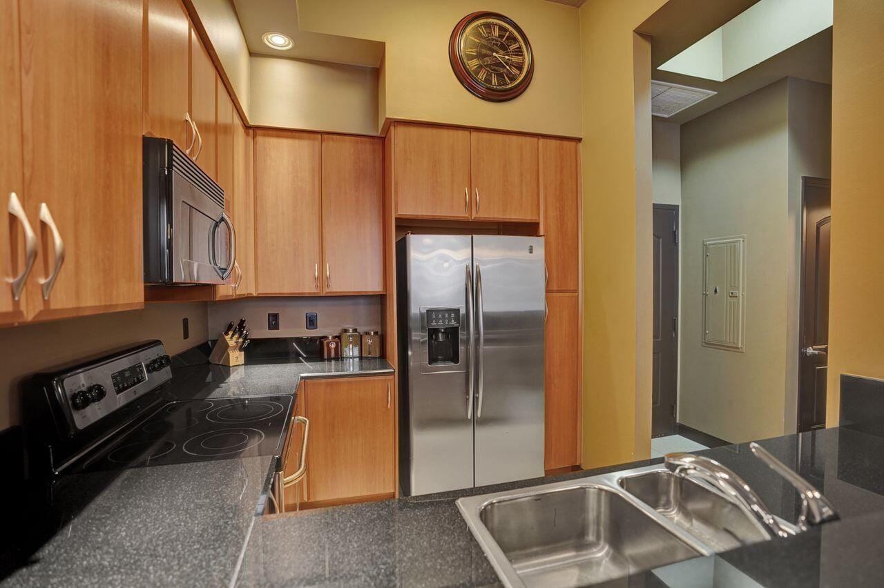 801 S Olive Avenue 225 — photo 7