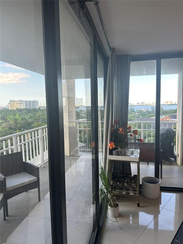 1000 Quayside Terrace 905, Miami, FL 33138