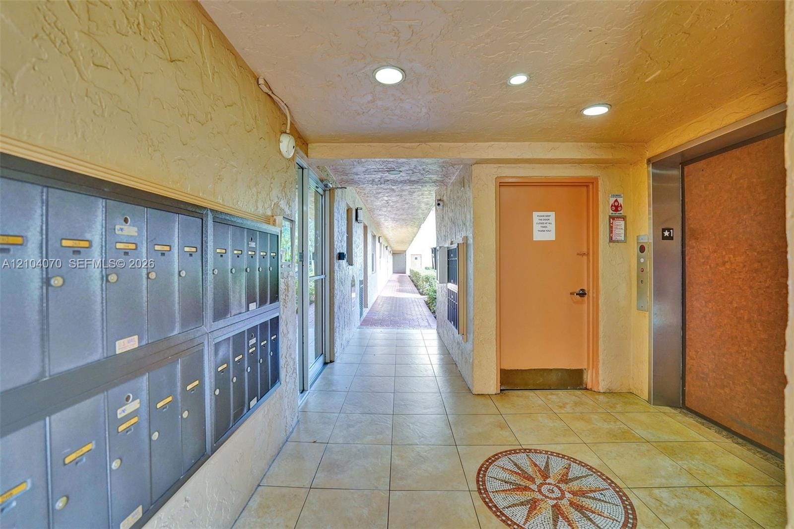 3001 W Rolling Hills Circle 702 — photo 2