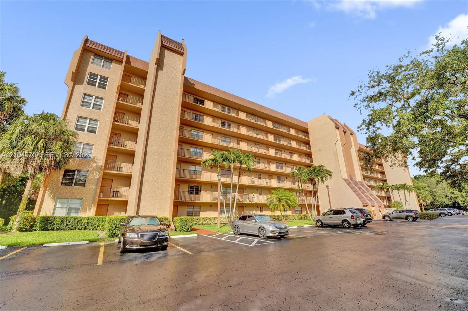 3001 W Rolling Hills Circle 702, Davie, FL 33328