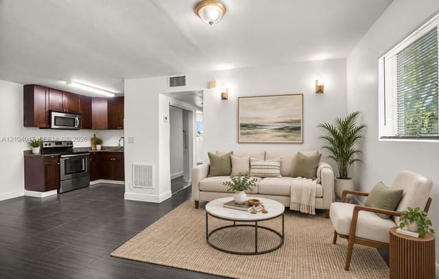 37 SW 14th Street 18, Dania Beach, FL 33004