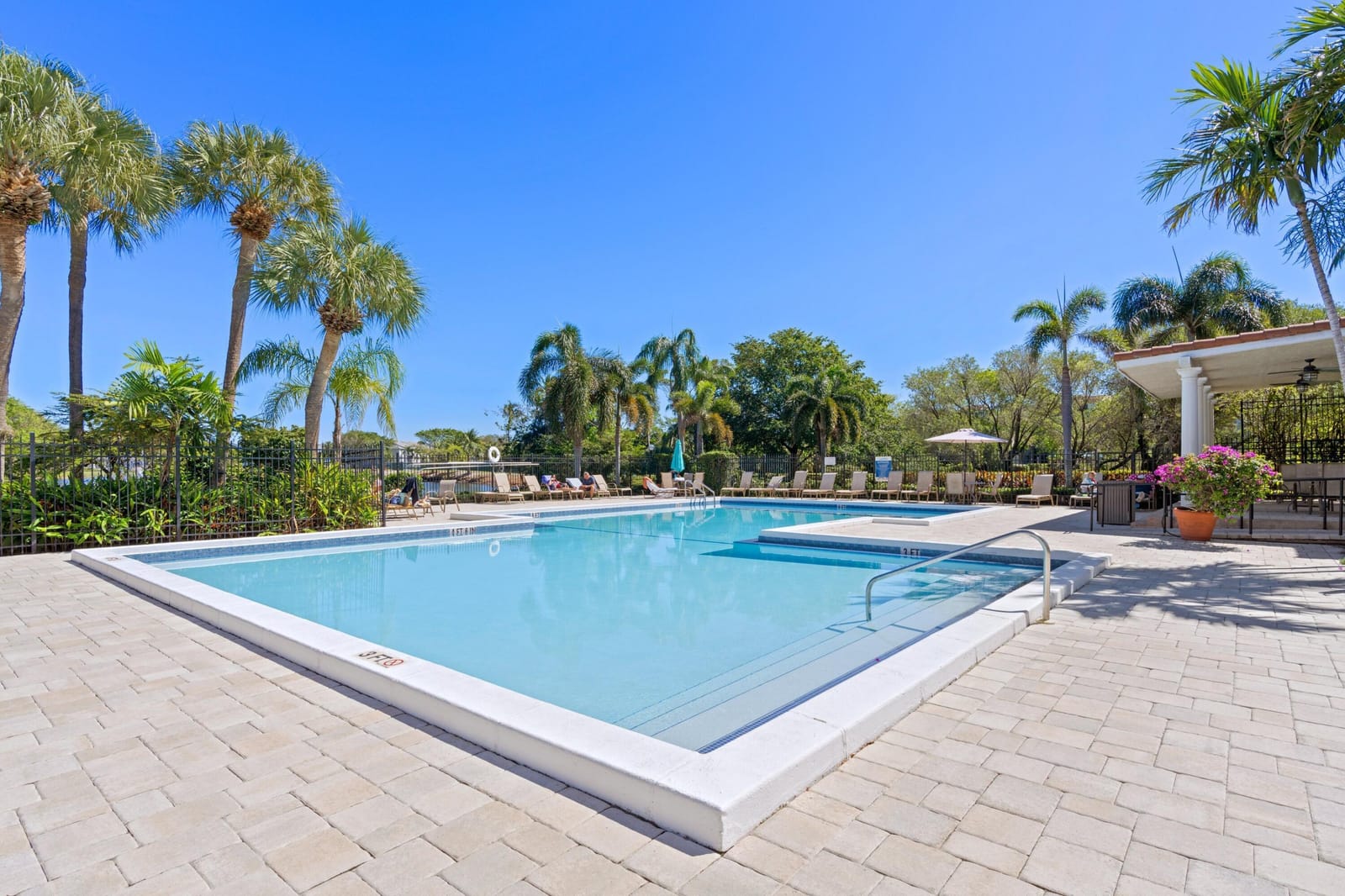 820 Lavers Circle G211 — photo 6