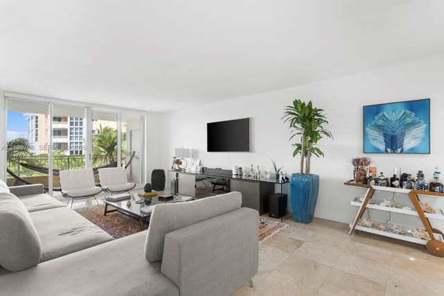 765 Crandon Boulevard 310, Lake Tower Condo, Key Biscayne, FL