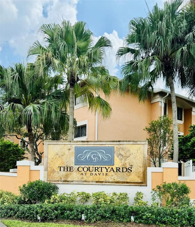 6900 SW 39th Street 212K, Davie, FL 33314