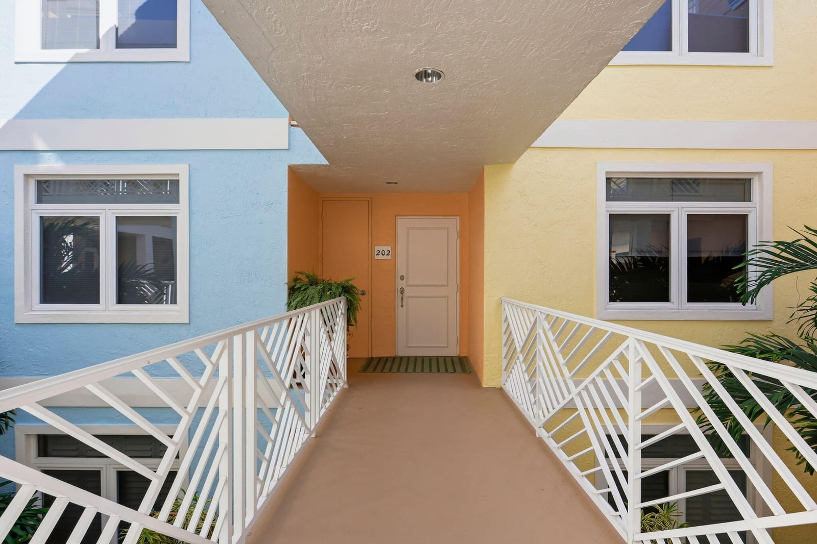 309 E OCEAN Avenue 202, Lantana, FL 33462 photo 2