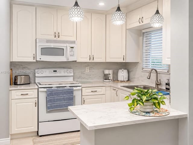 7910 Taft Street 211, Pembroke Pines, FL 33024