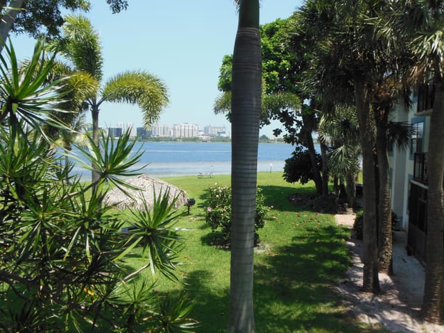 728 EXECUTIVE CENTER Drive 27, West Palm Beach, FL 33401