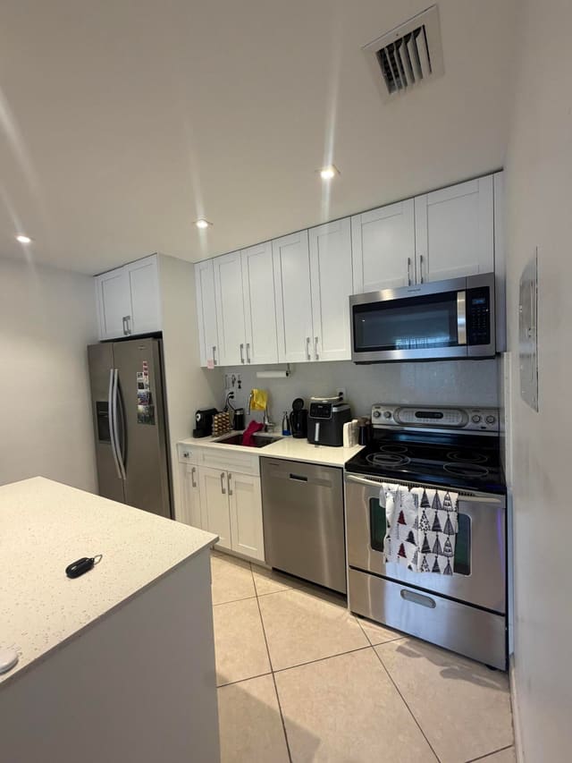 2715 TIGERTAIL Avenue 103, Miami, FL 33133