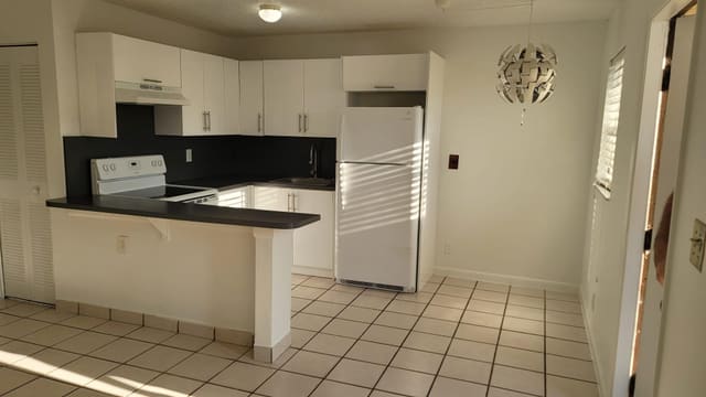 416 LAKESIDE Drive 128, Margate, FL 33063
