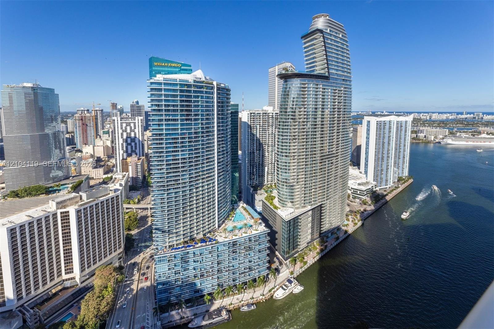 485 Brickell Avenue 4804 — photo 8