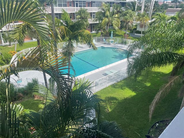 141 NE 10 Avenue 24C, Hallandale Beach, FL 33009