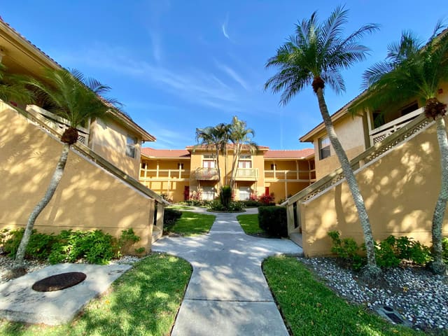 4839 Via Palm Lakes 1108, West Palm Beach, FL 33417