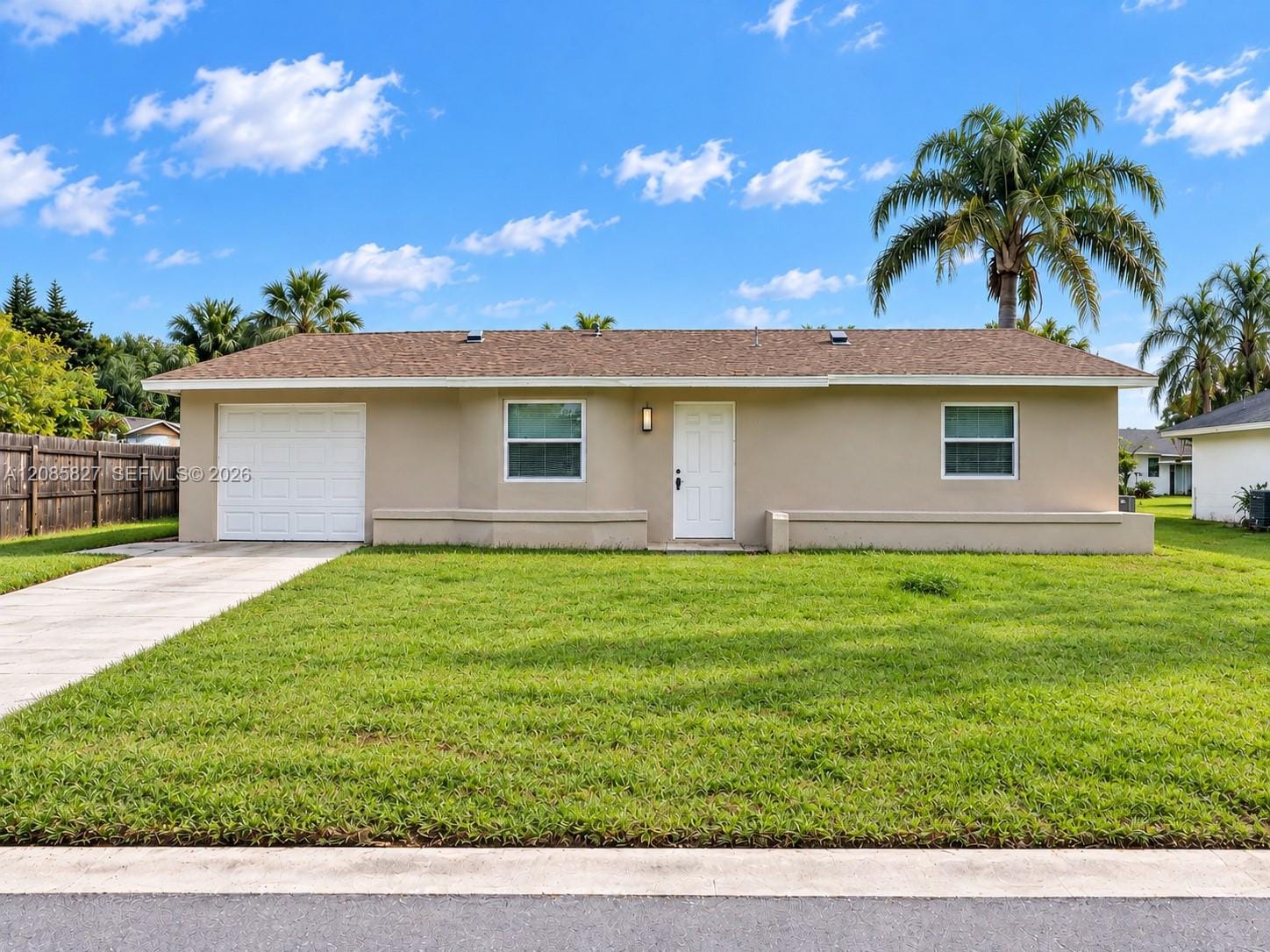 643 SW Ivanhoe Drive, Port St. Lucie, FL 34983 photo 1