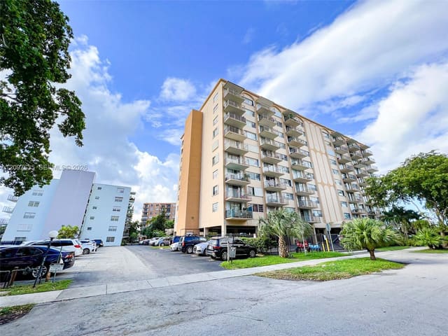 1470 NE 125th Terrace PH3, North Miami, FL 33161
