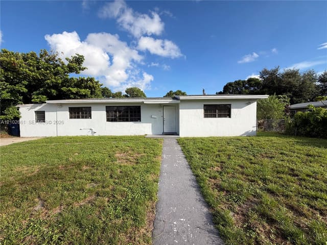 735 NW 178th Terrace ., Miami Gardens, FL 33169