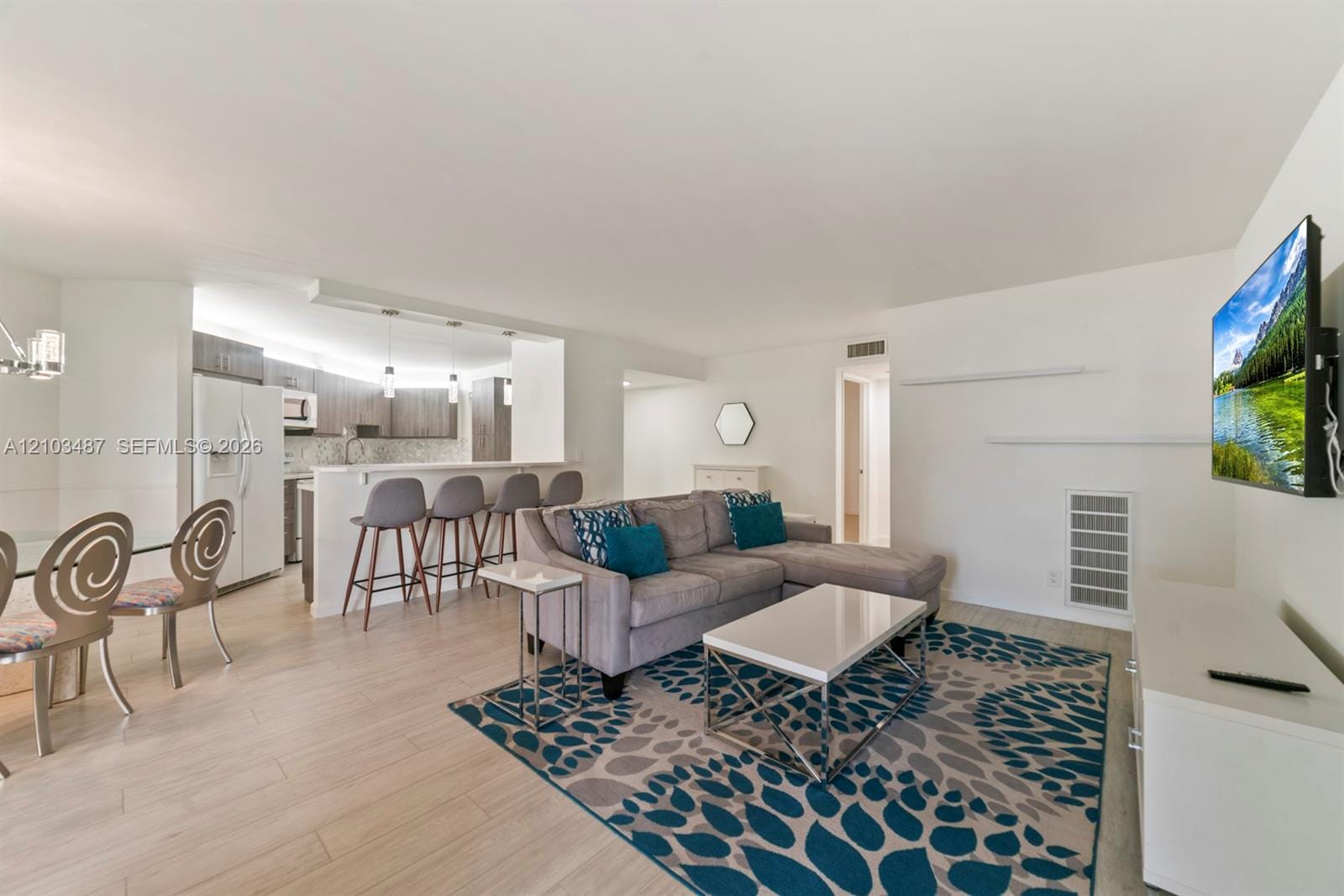 5850 Camino Del Sol 206, Boca Raton, FL 33433