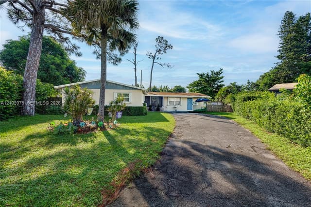 851 Caroline Circle, West Palm Beach, FL 33413
