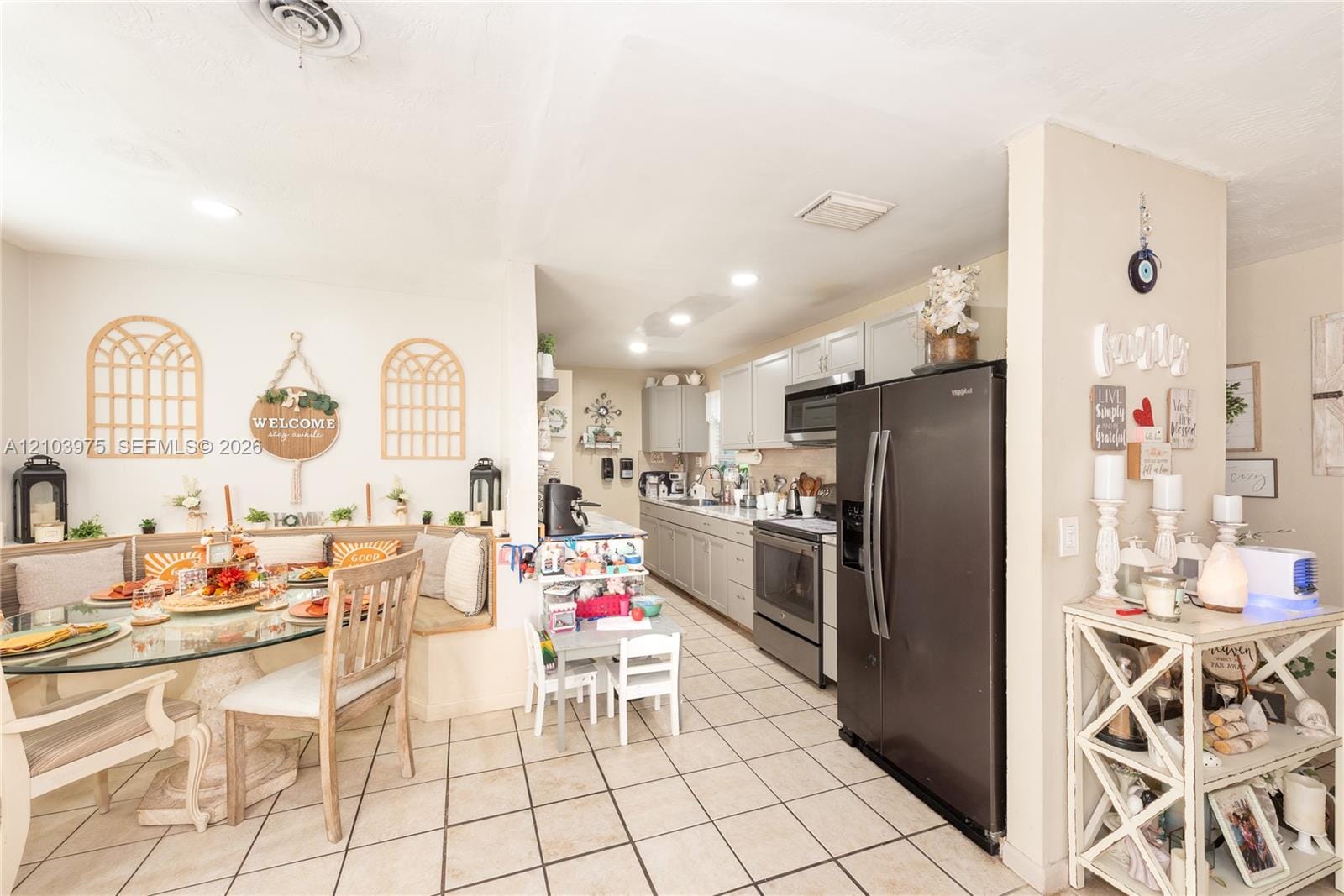 851 Caroline Circle — photo 4