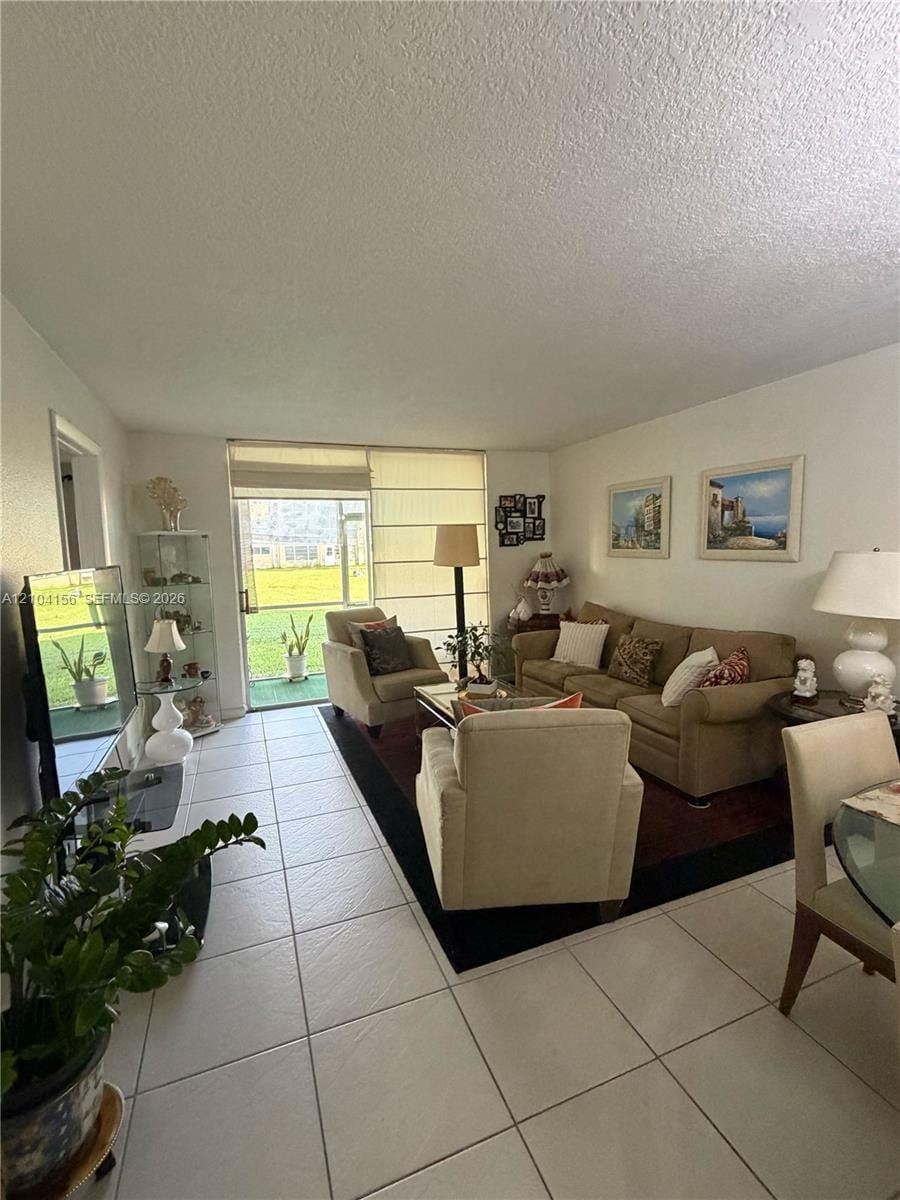 8880 Sunrise Lakes Boulevard 101, Sunrise, FL 33322 photo 2
