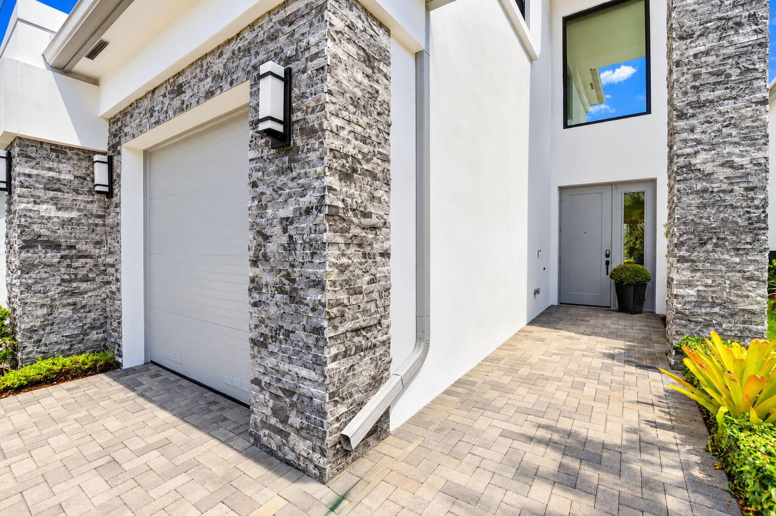 17258 PAGODA PALMS Drive — photo 2