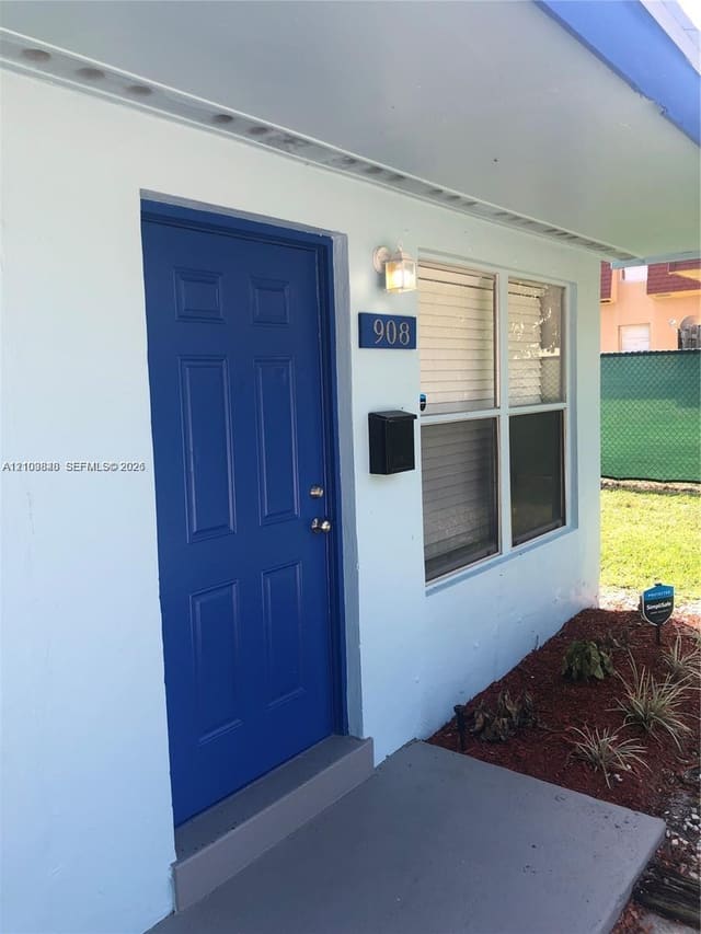 906 Greenbriar Drive 908, Lake Park, FL 33403