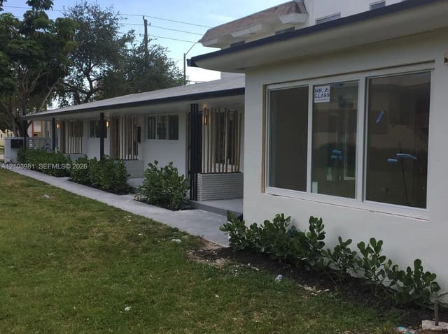 2121 NE 167th Street 3, North Miami Beach, FL 33162