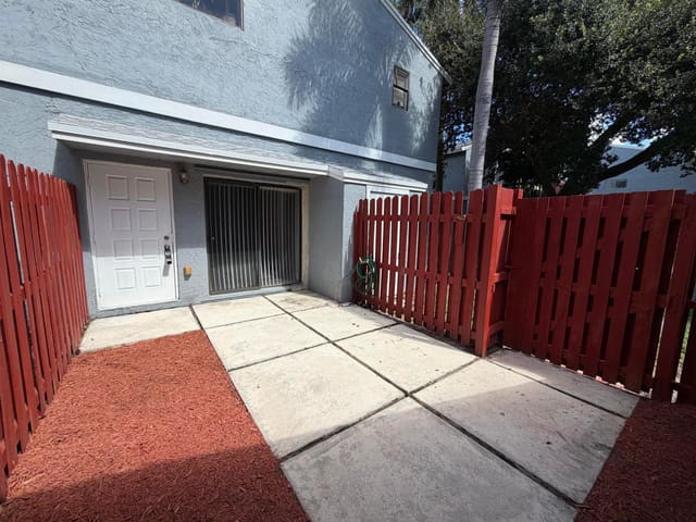 9 Crossings Circle D, Boynton Beach, FL 33435