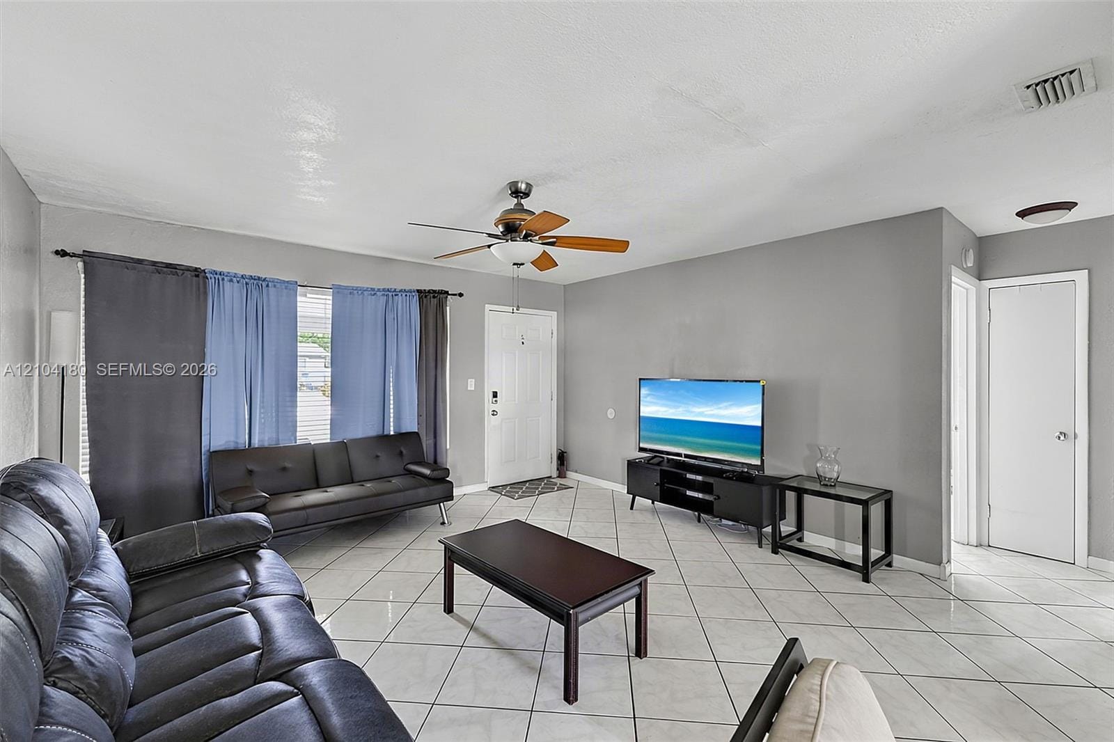 2440 Largo Drive — photo 3