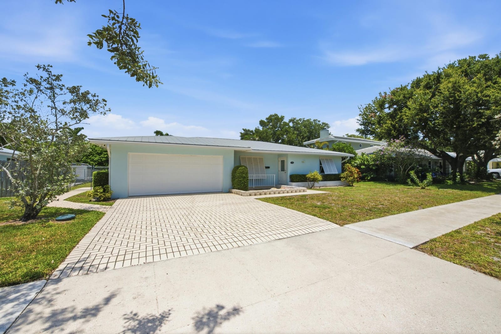 916 EVERGREEN Drive — photo 2
