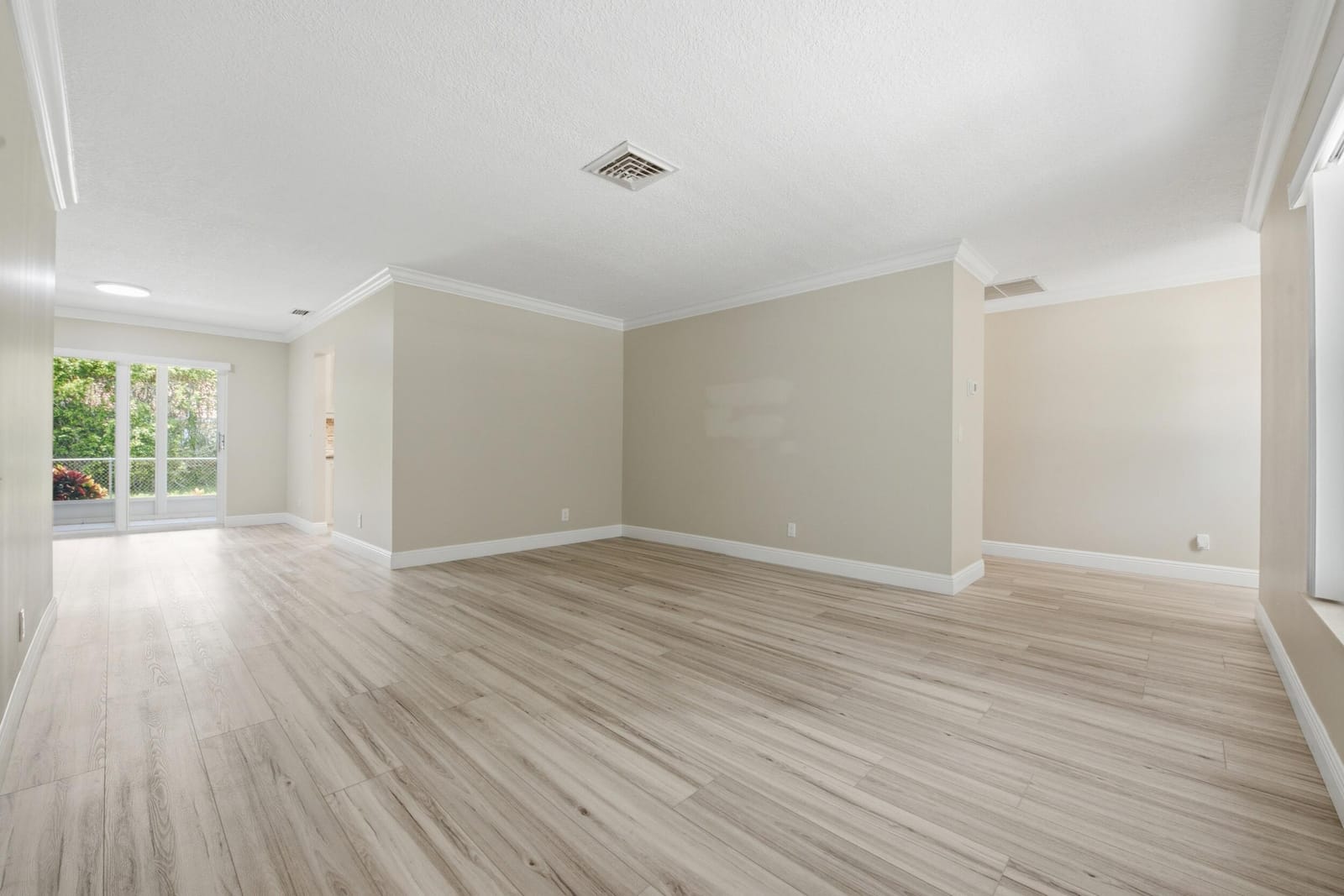 916 EVERGREEN Drive — photo 3