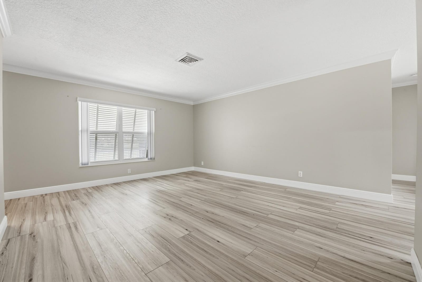 916 EVERGREEN Drive — photo 4