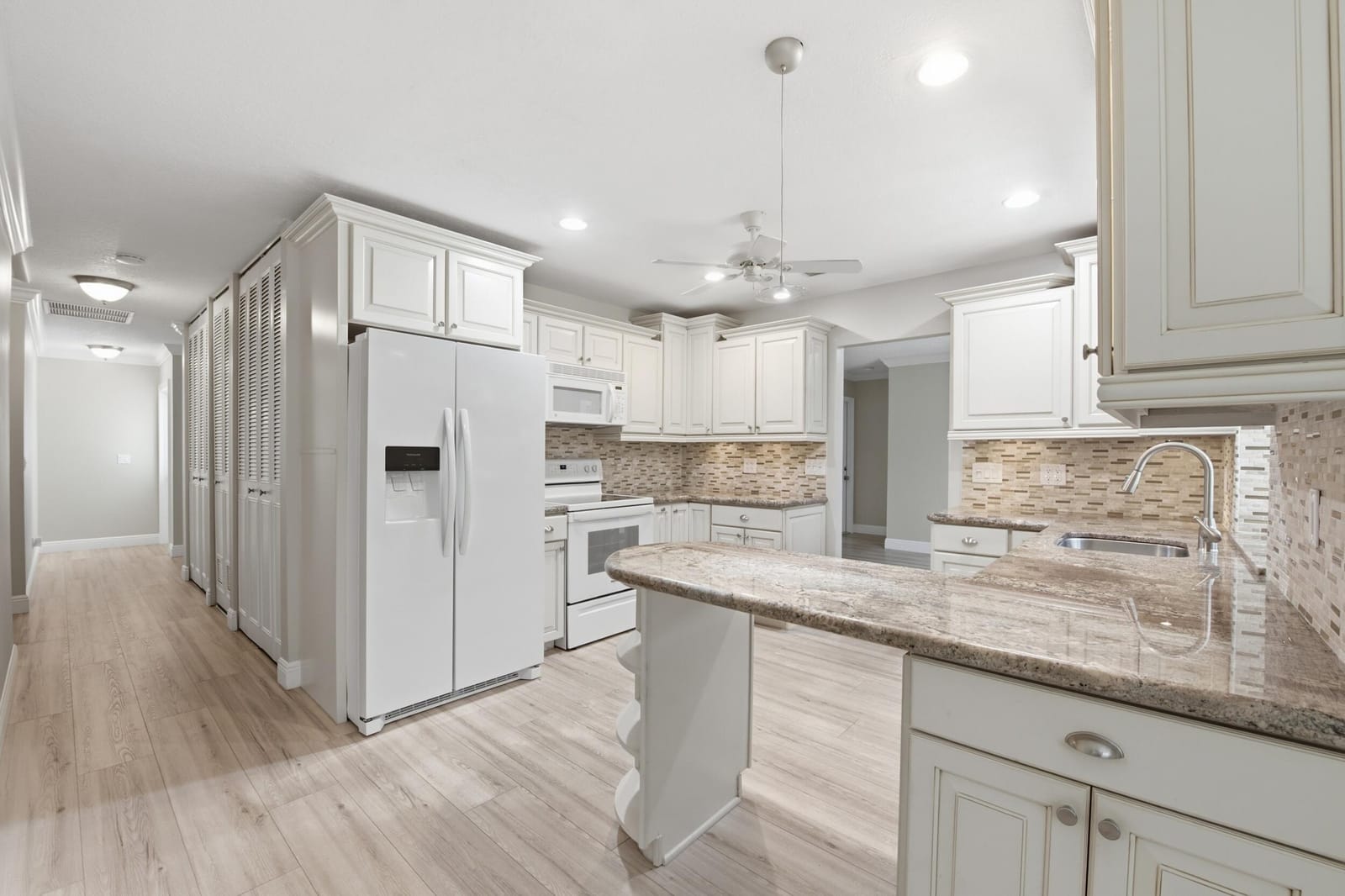 916 EVERGREEN Drive — photo 8
