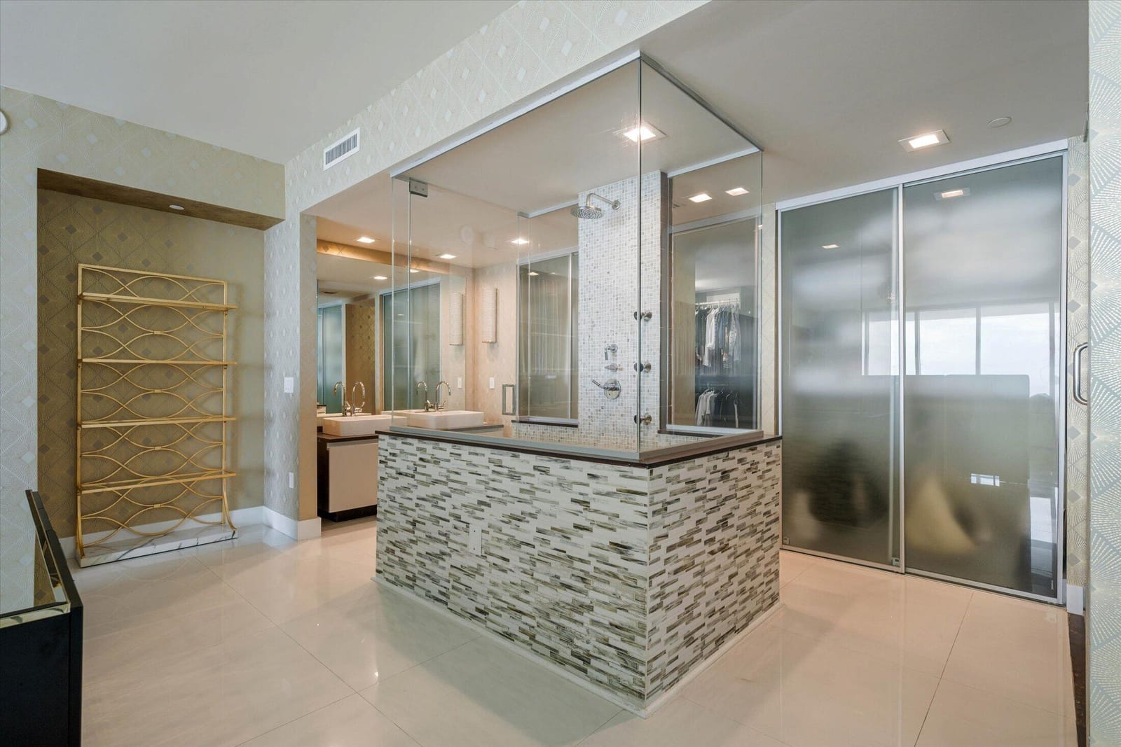 1040 Biscayne Boulevard 4202 — photo 4