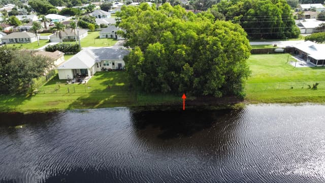 2550 SE BLACKWELL Drive, Port St. Lucie, FL 34952