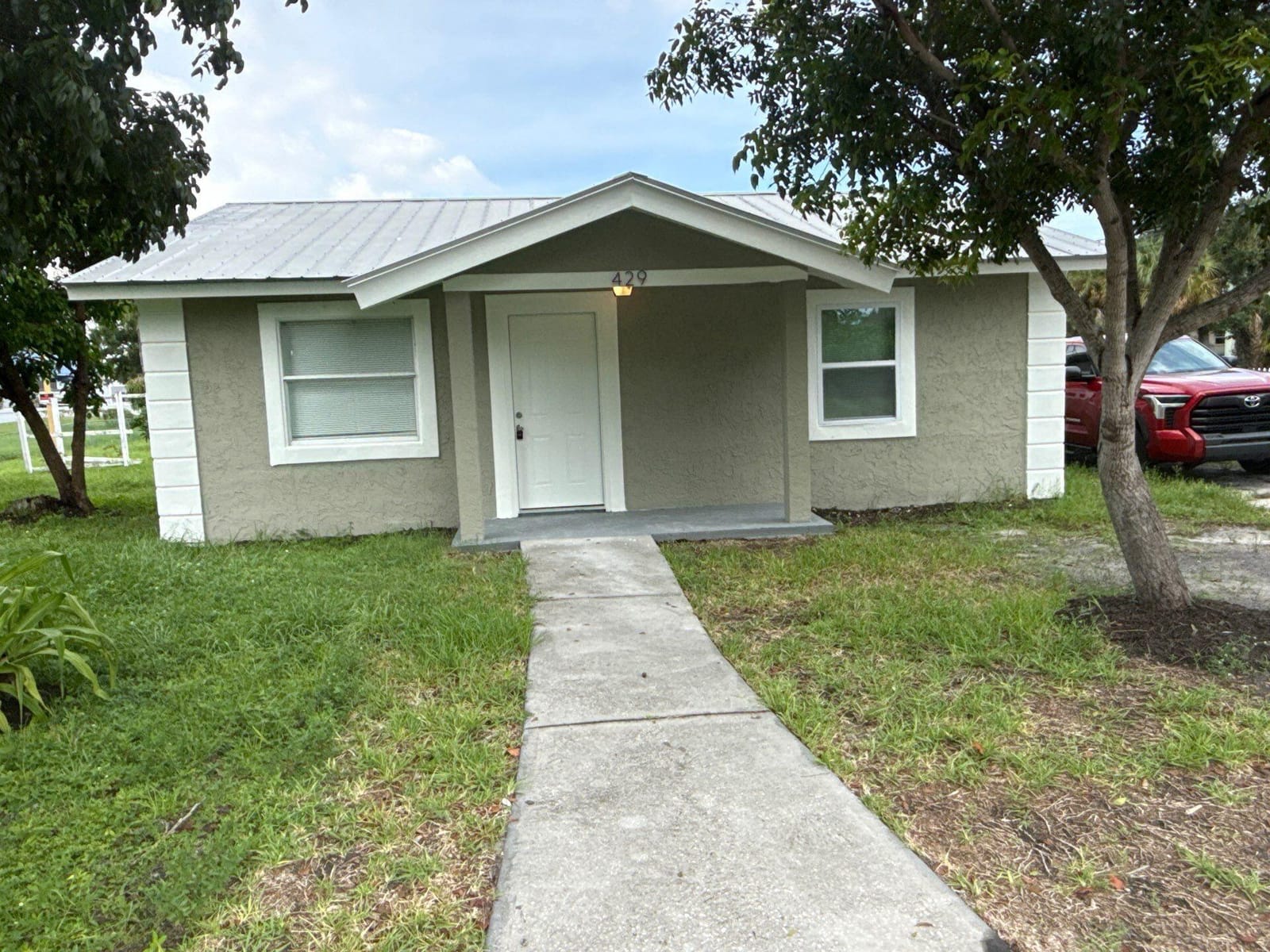 2 bedroom home for sale at 429 LAKE, Stuart, FL 34994 — $2,000
