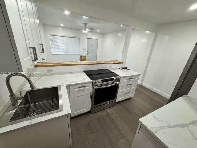 565 NE 32nd Street, Oakland Park, FL 33334