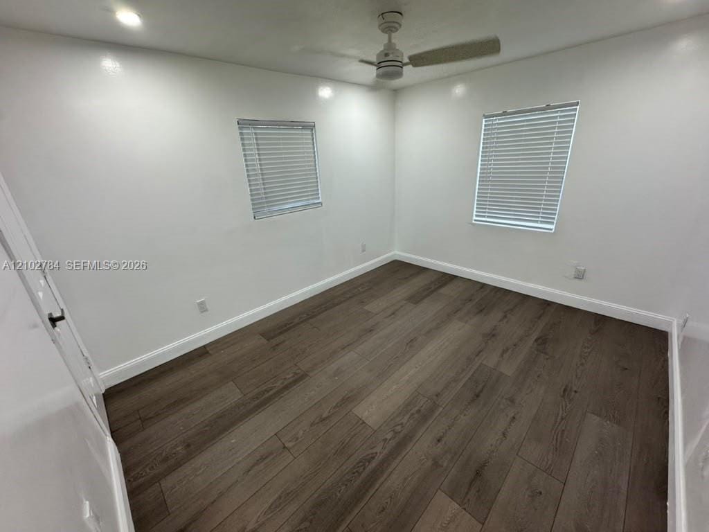 565 NE 32nd Street — photo 5
