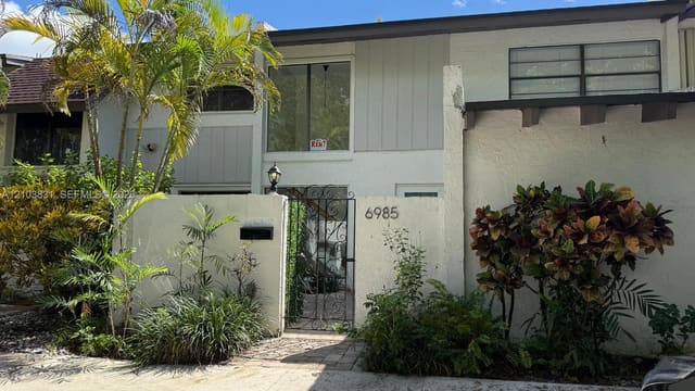 6985 SW 110th Place, Miami, FL 33173